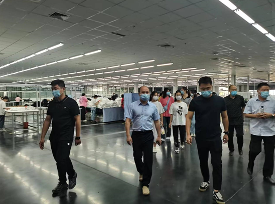 kaiyun开云官方网站服装设计与工艺专业师生共赴商水盛泰纺织集团参观交流